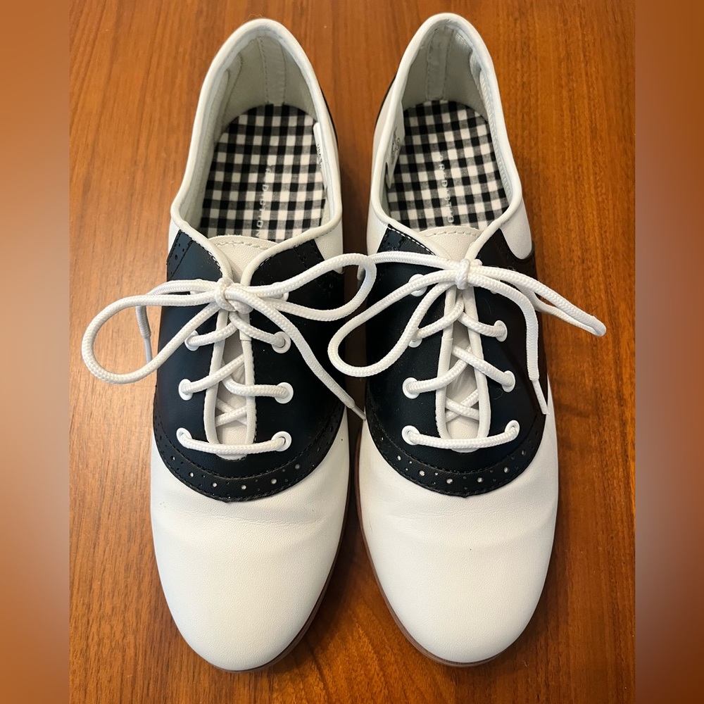 Predictions Saddle Shoes in PERFECT Condition
